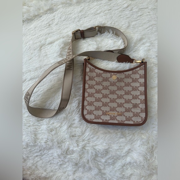 Michael Kors Crossbody - Picture 1 of 6